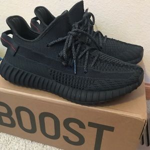 Black Yeezy 350 v2 size 7 shoes